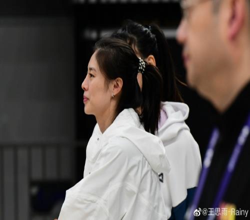 四川女篮新赛季至今保持全胜!王思雨:最近 快乐就完了☺️