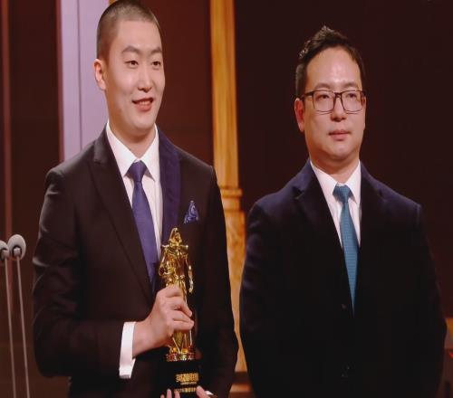 大将军亲自操刀?管泽元与范志毅赌巴西不夺冠剃寸头 今日已兑现