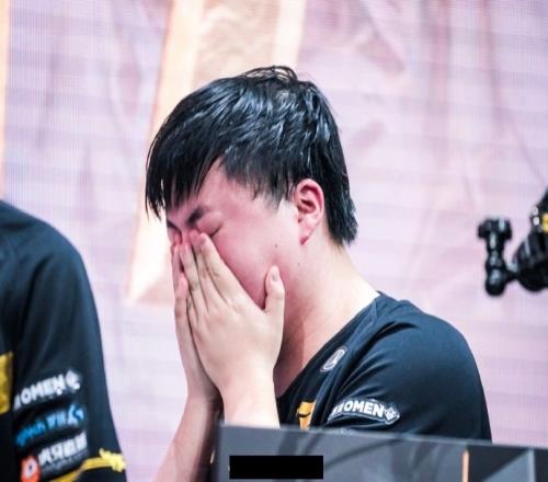 PTT热议LOL电竞史上的无冕之王：世界欠Uzi一个S赛冠军