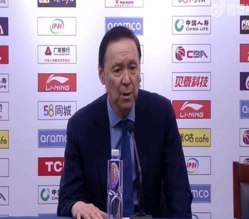 张德贵：虽然赛前要求队员篮板球上争取少输点 但还是输得比较多