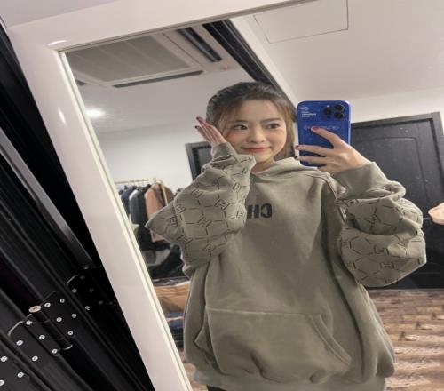 Kris分享照片：战袍加身