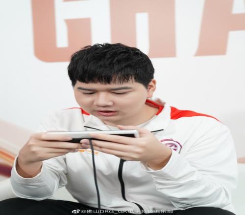 佛山GK世冠赛前返图：队伍将在18点对阵XYG！