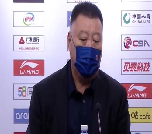 杨学增:攻守两端都受到了伤病的影响 命中率偏低&最后时刻丢篮板