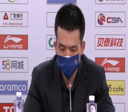 解立彬：三分22中1在整个联赛都很少见 利夫能帮助球队和队友