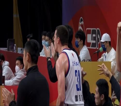 两双成绩单！大卫-詹姆斯25中12 得到30分16篮板3助攻