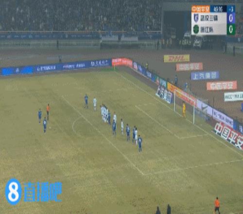 斯坦丘远距离任意球直挂死角！三镇1-0领先浙江
