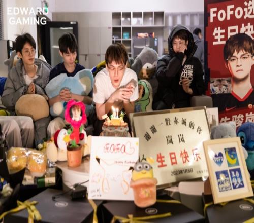 FoFo生日现场返图：让我们再次祝贺FoFo生日快乐~