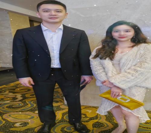 同曦老板娘：是女生都觉得杨鸣帅 我周围的好朋友都说他特别帅