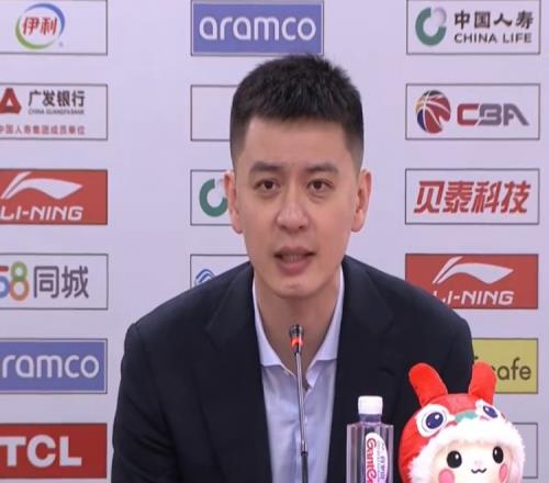 杨鸣：四川在莫科指导调教下朝气十足 本场专注度不够表现起伏大