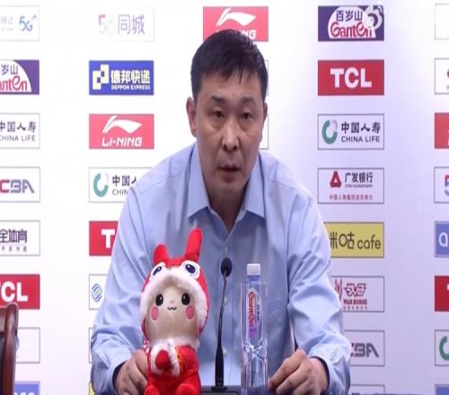 张劲松谈输球:我们开局的执行力还好 第二节后半段进攻出现停滞