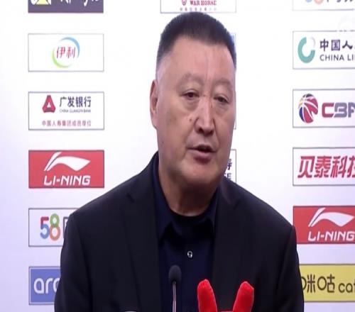 杨学增:很高兴队伍在困难时期赢下这场比赛 原帅本场打开了