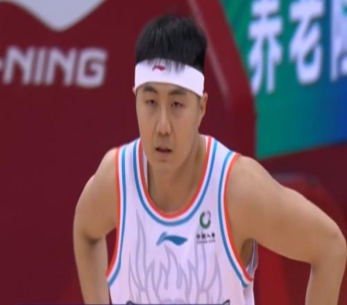 变态准!乔文瀚三分10投7中砍下赛季新高23分 外加2板2助2断1帽