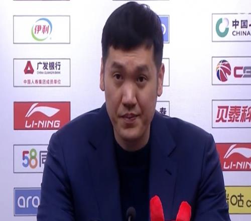 李可:落后20分时我们也没放弃 虽经历很多波折但也看到球队成长