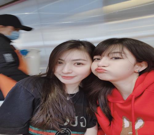 解说胡雅菁晒照：我十五年的女朋友