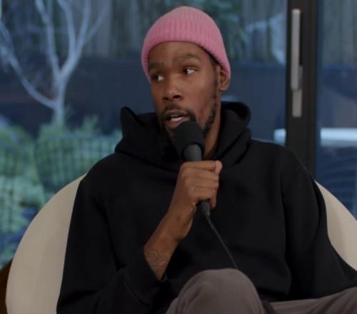 KD：詹姆斯父子同打NBA很疯狂 我看过布朗尼比赛 他现在变强了