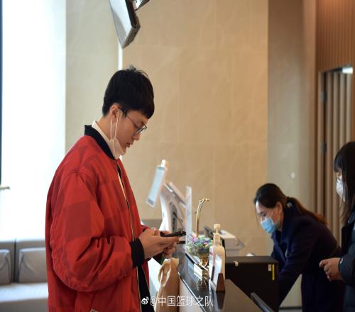 备战世预赛！中国男篮集训队员陆续抵达上海崇明体育训练基地