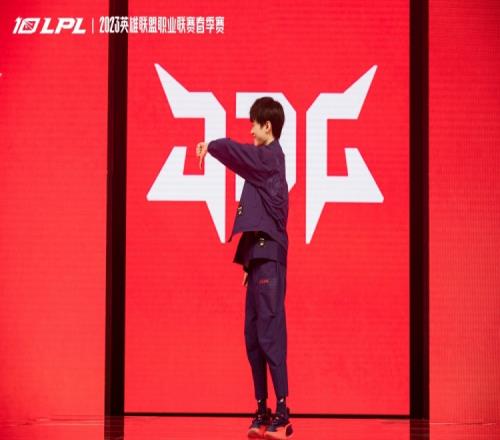 LPL选手返图：knight手动弱爆.jpg