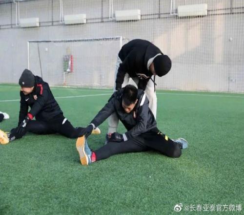 谭龙、程长城请来全运会男子400米栏冠军,为训练加开“小灶”