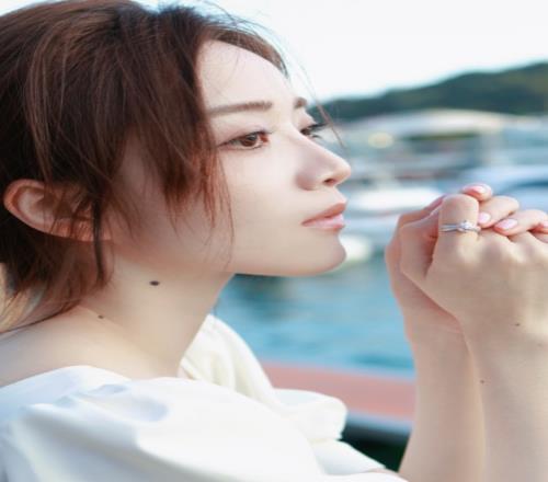 主持余霜晒照：海边的风