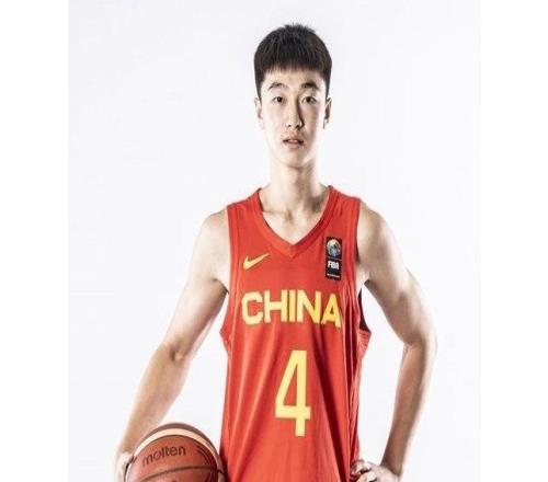 媒体人:辽宁青年队球员张峻豪递补进入中国男篮U19集训队