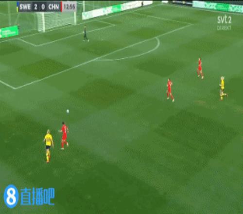 中国女足13分钟0-3！李梦雯边路被扛过，瑞典再次通过倒三角破门