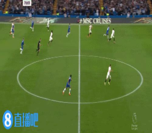 哈弗茨传中,斯特林绝佳机会近距离两连击被解围