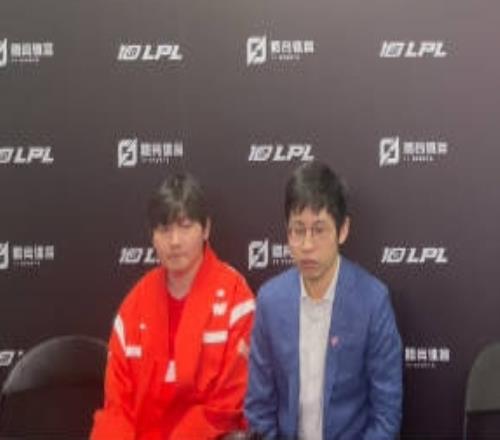 WE败者群访 教练：第一局泽丽+猫是下路双人组想放的
