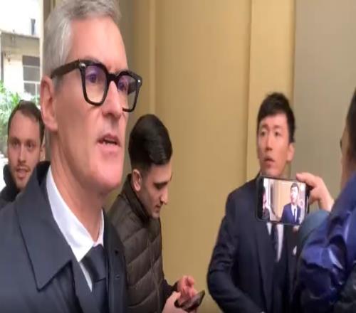 国米球迷向张康阳喊话：为我们带来梅西！