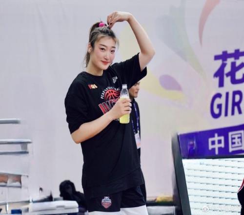 战上海!李梦晒照:半决赛我们来啦 明天见