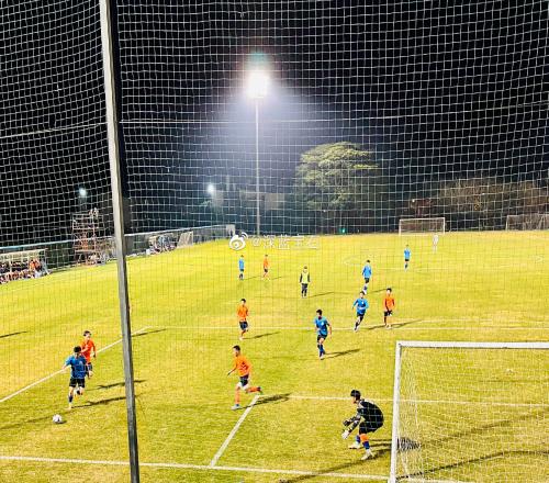 广州城U17和泰山队U17的热身赛,郑智之子、肇俊哲之子均首发