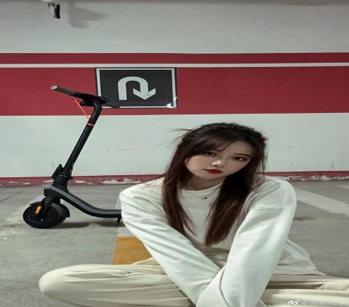 女主持人 骆歆晒照:三月第一天,从变帅开始~