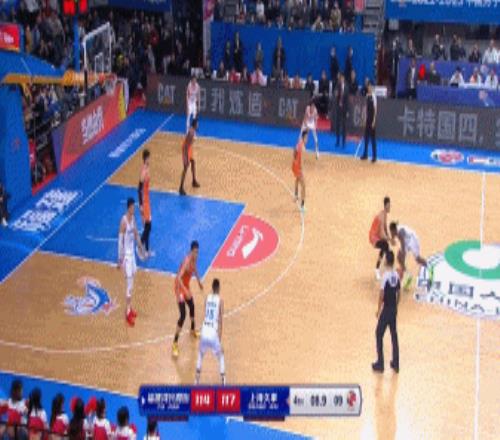 这就是顶级外援！亚当斯28中17砍下45分7板6助 下半场独得34分