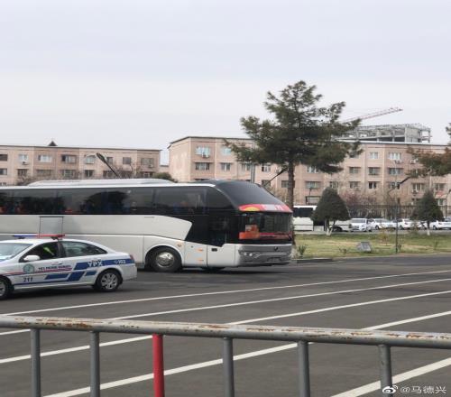中国国青抵达球场