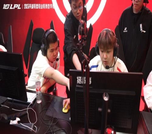 LGD赛前花絮：haichao一起帮Meteor调试