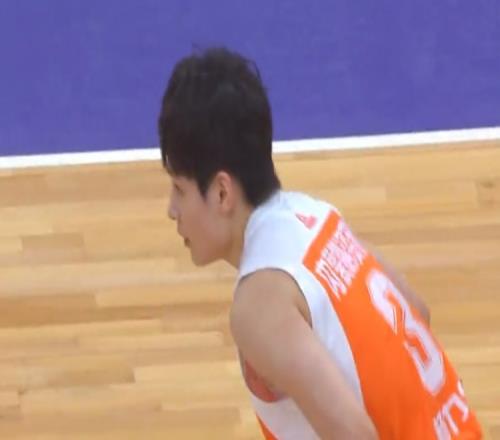 独木难支!杨力维出战35分14秒得到24分3板 得分全场最高