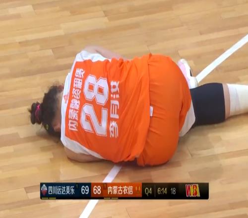 没事就好!记者:李月汝腿伤无碍 大家放心