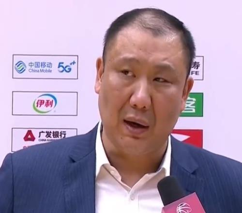记者:对队员的表现怎么看? 王晗:都很正常