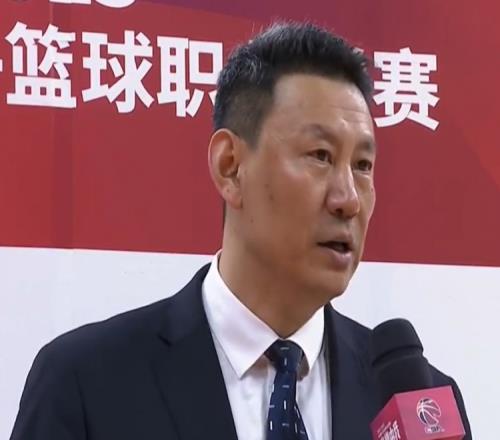 李楠：我们现在后卫线没人了 第三节广东紧逼迫使我们频频失误