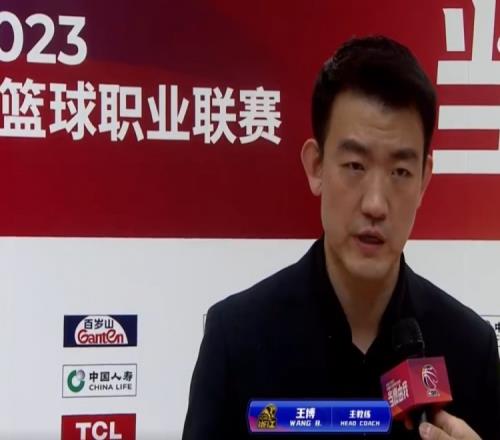 王博:上半场让高登得了14分 下半场调整了挡拆和防守来限制他