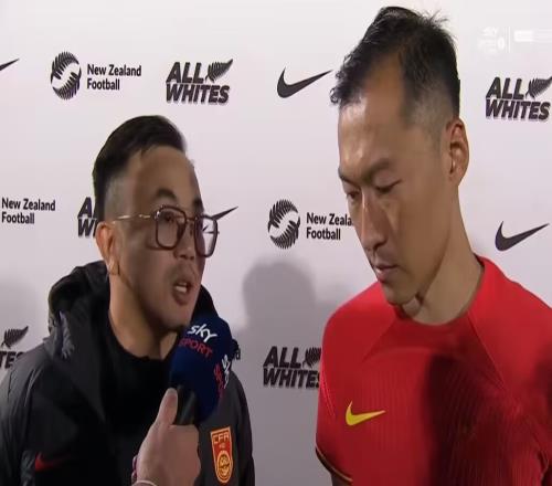 吴曦：上半场对手给很大压力，对方少一人我们没进球对此感到遗憾