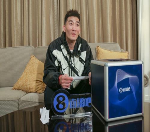 直播吧在现场丨孙铭徽:场上是每球必争的性格 但场下是完全相反