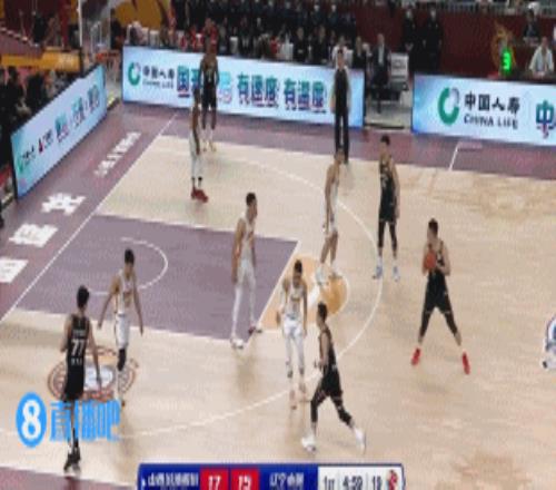 状态火热！张镇麟半场9投7中&三分5中4 高效贡献21分4板