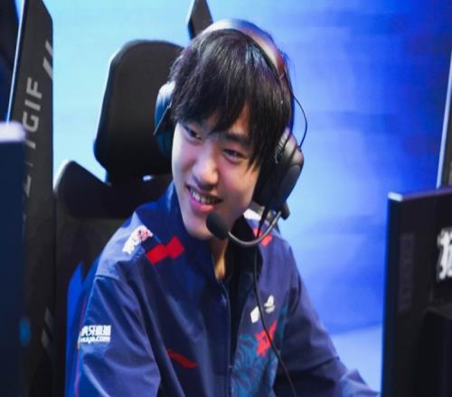 你是懂颁奖的！knight：年度颁奖只看世界赛打的好不好
