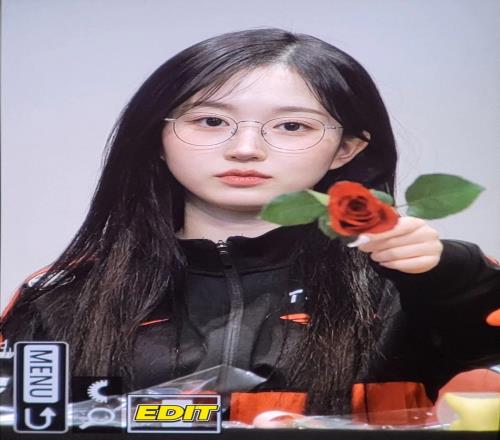 韩国女团NMIXX队长吴海嫄cos Faker照片：