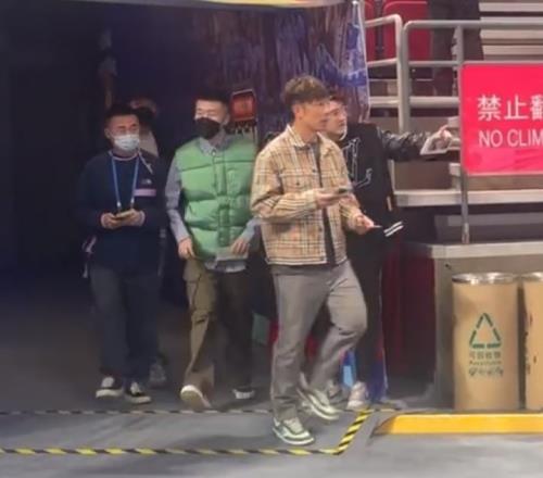 星光熠熠!德云社张九龄&杨九郎&国安球员张稀哲观战北京VS山西
