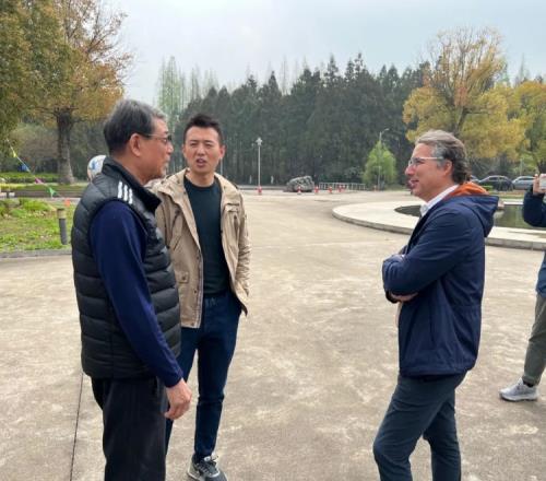 海港主帅哈维尔拜访徐根宝:徐指导在西班牙的人脉比自己更广