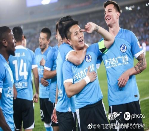 老当益壮阎相闯:29岁赴中甲踢球,37岁战中超,首轮半场梅开二度