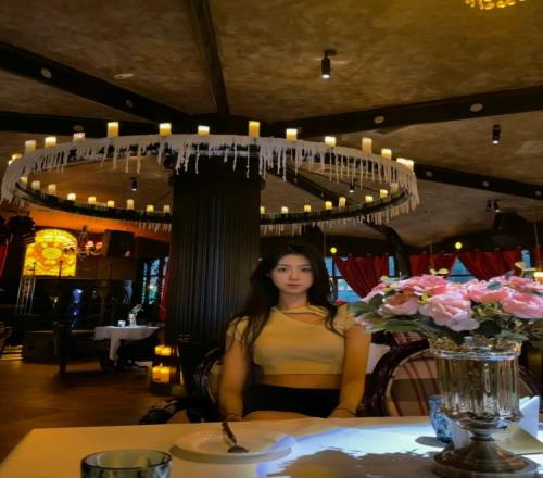 美美哒!女篮球员卓识晒出一组个人照:享受生活