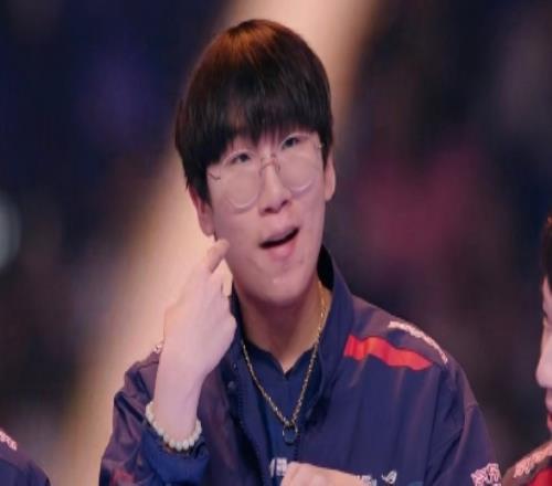 黑历史还是被尬黑?网友开撕管泽元 称其疑似解说台"逼"嘉宾改票
