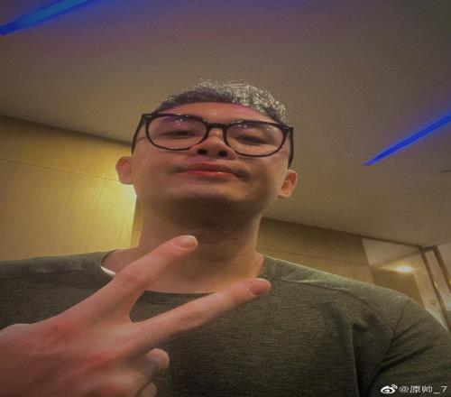 原帅晒训练照:复工了 贾昊打趣:上来就42KG噢